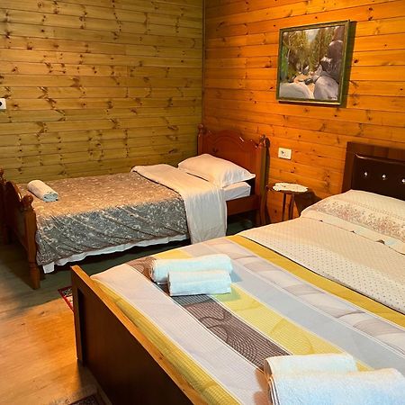 Bujtina Uji I Panjes, Log Cabins Dukat Exterior foto