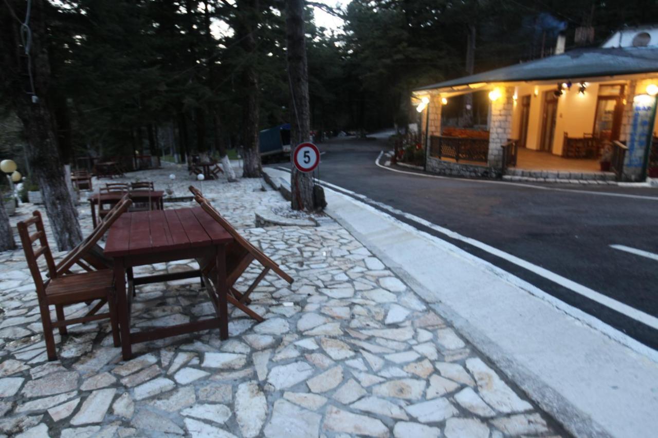 Bujtina Uji I Panjes, Log Cabins Dukat Exterior foto