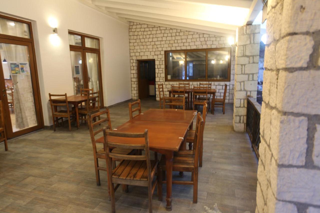 Bujtina Uji I Panjes, Log Cabins Dukat Exterior foto