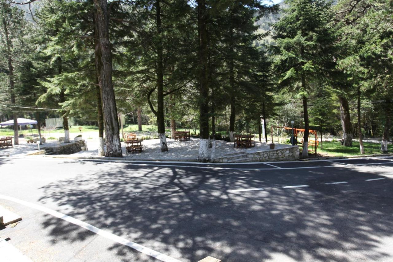 Bujtina Uji I Panjes, Log Cabins Dukat Exterior foto