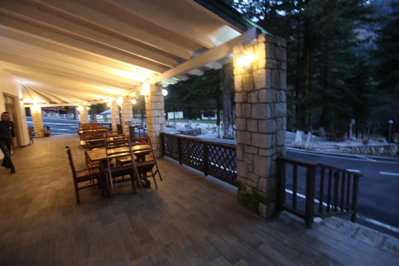 Bujtina Uji I Panjes, Log Cabins Dukat Exterior foto