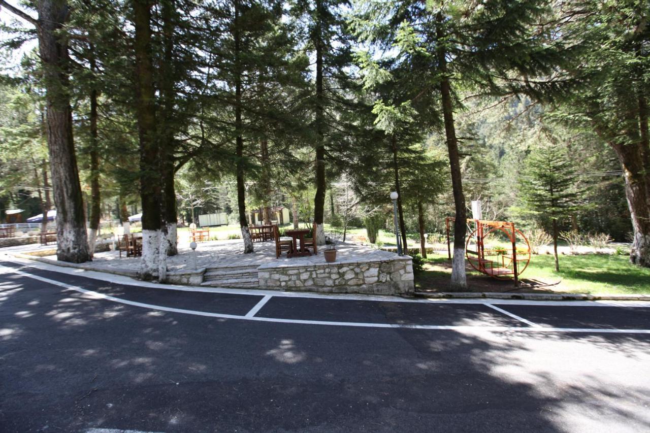 Bujtina Uji I Panjes, Log Cabins Dukat Exterior foto