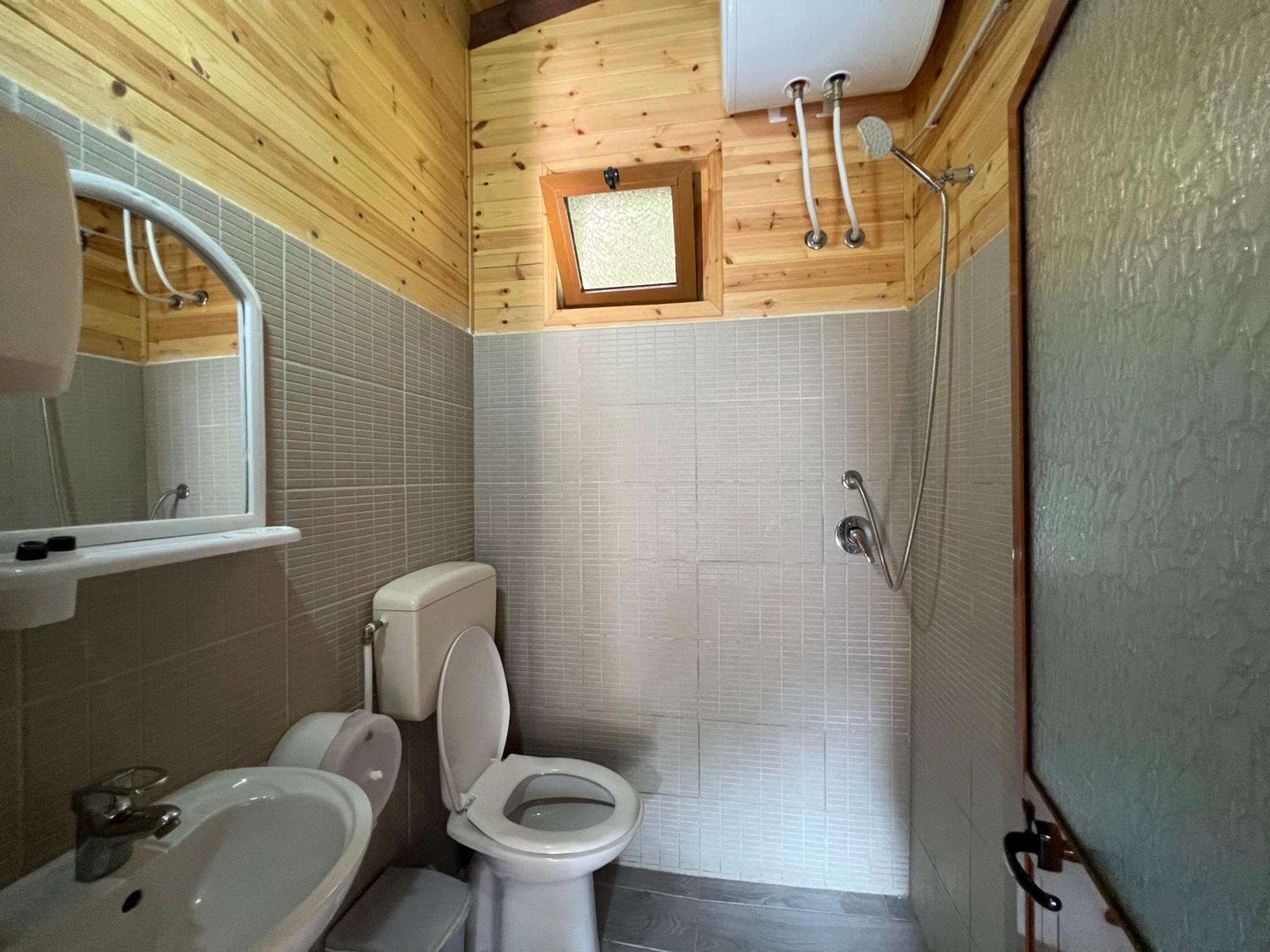 Bujtina Uji I Panjes, Log Cabins Dukat Exterior foto