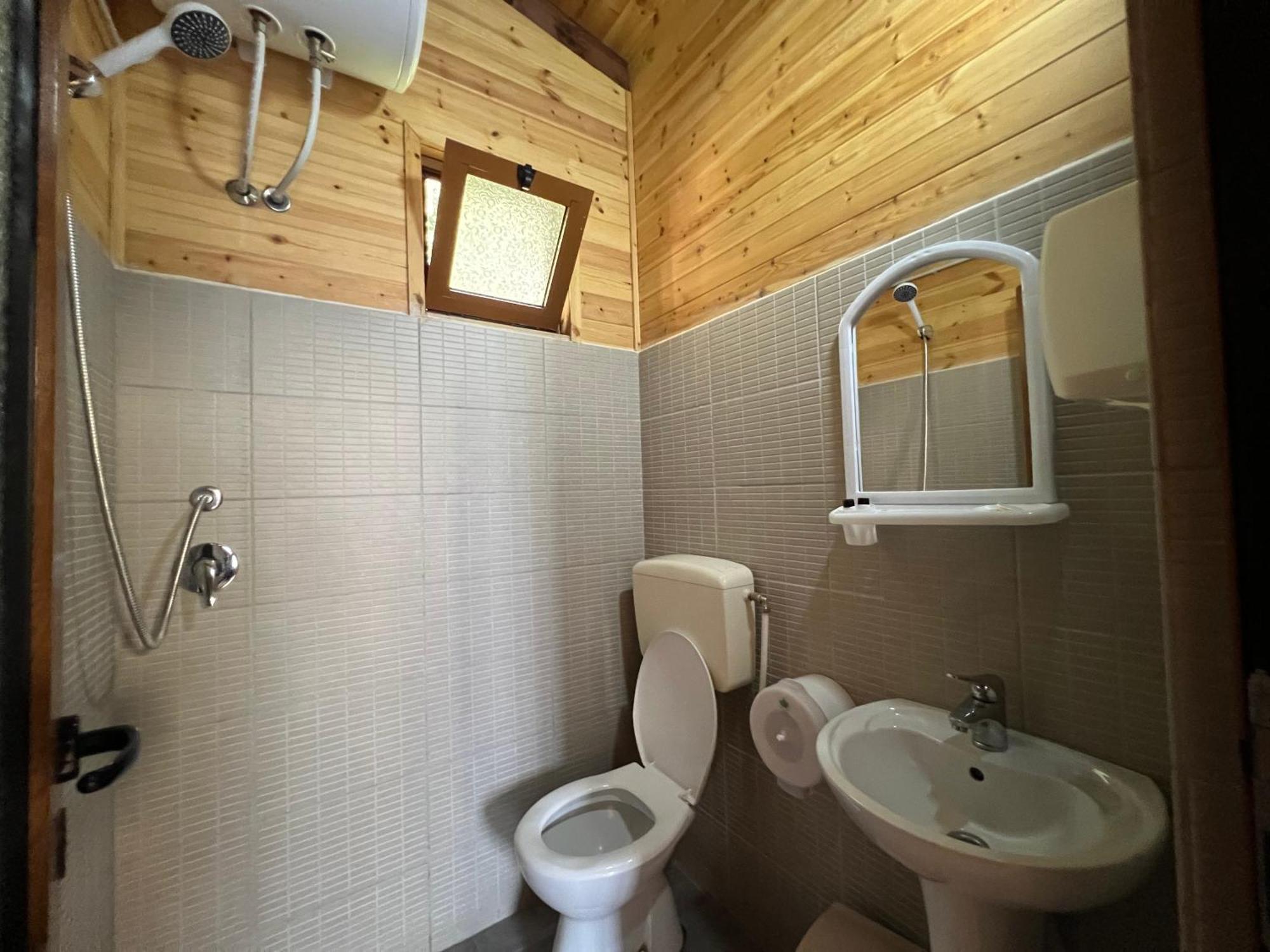 Bujtina Uji I Panjes, Log Cabins Dukat Exterior foto