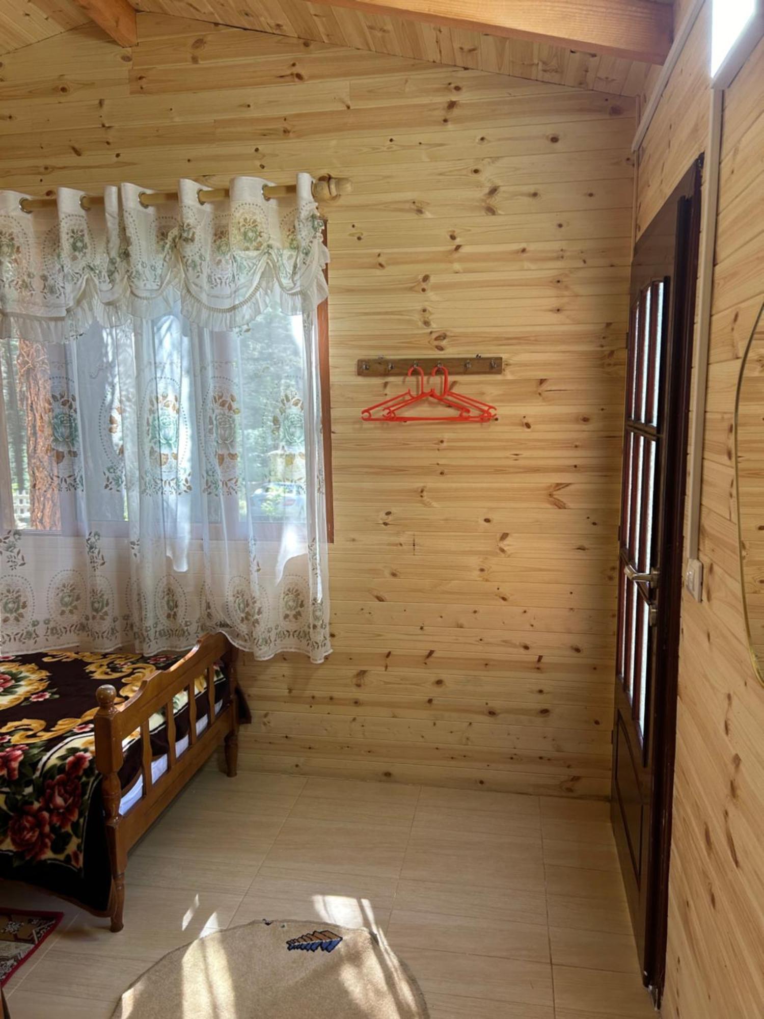 Bujtina Uji I Panjes, Log Cabins Dukat Exterior foto
