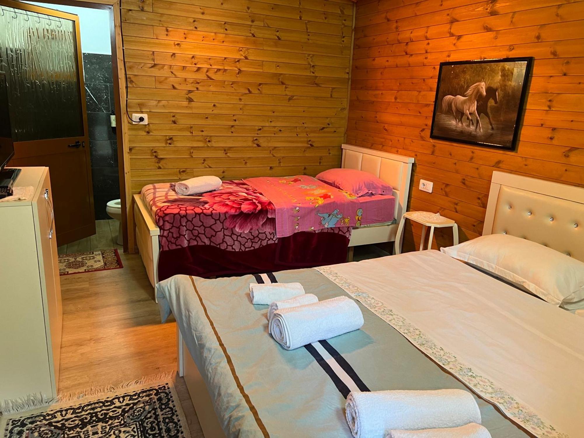 Bujtina Uji I Panjes, Log Cabins Dukat Exterior foto