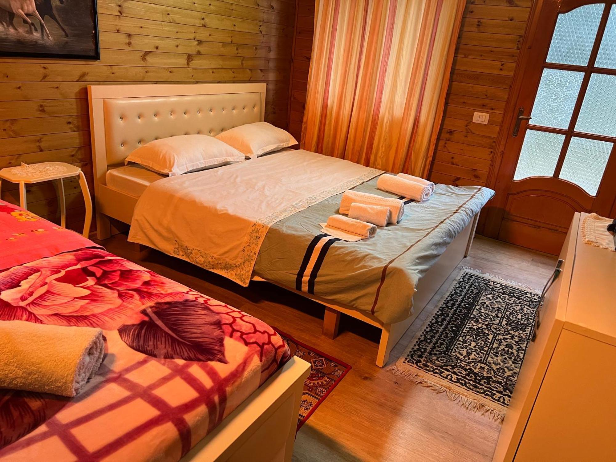 Bujtina Uji I Panjes, Log Cabins Dukat Exterior foto